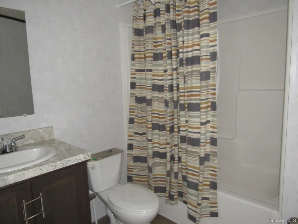 525 57 Riverleigh Avenue Riverhead NY 11901