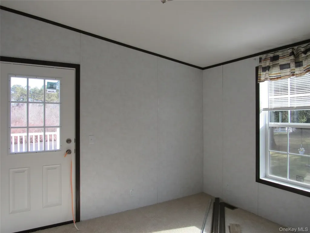 525 57 Riverleigh Avenue Riverhead NY 11901