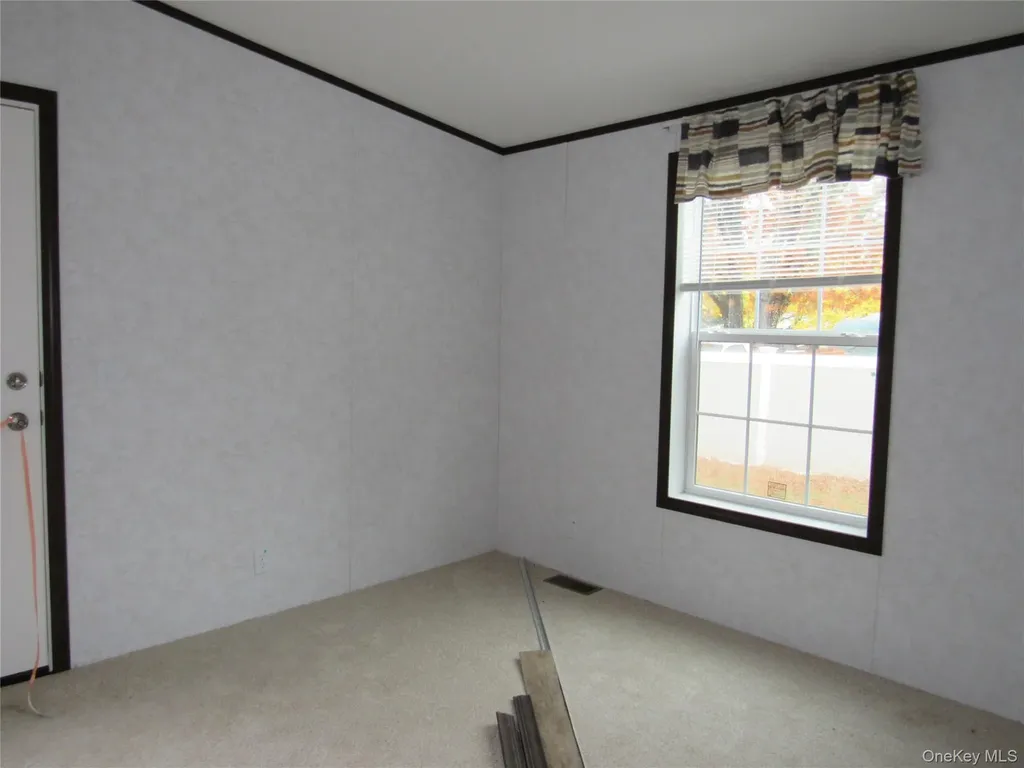 525 57 Riverleigh Avenue Riverhead NY 11901