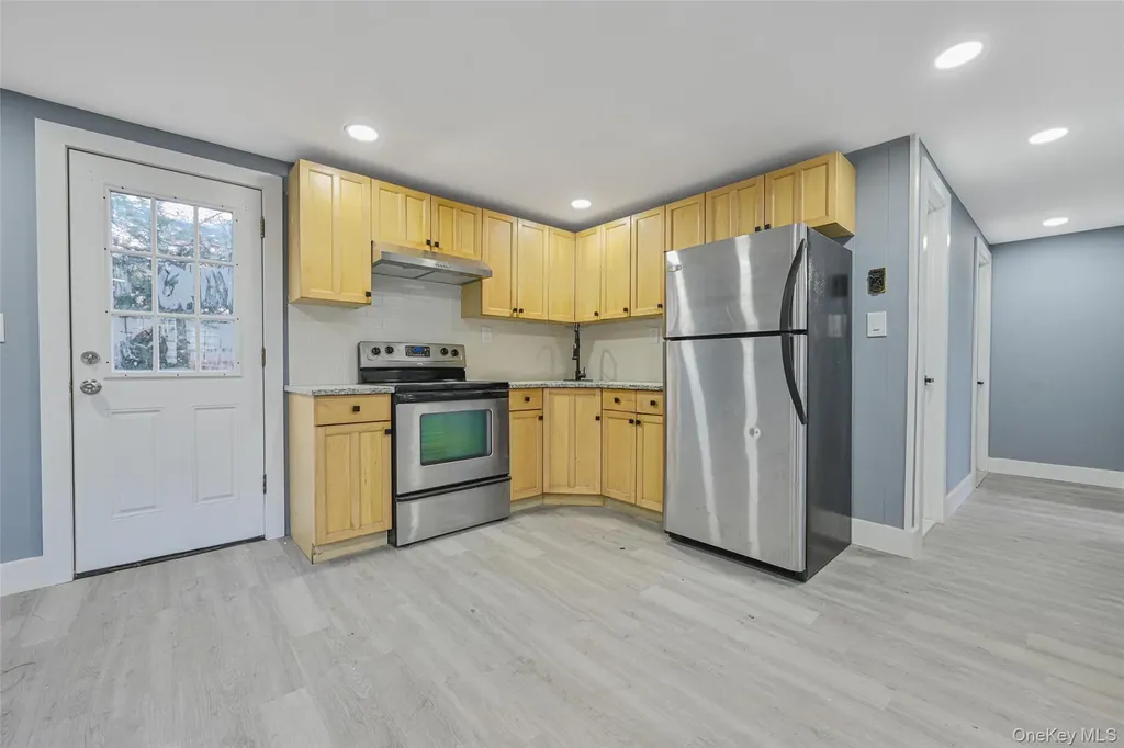 398 Glen Drive Shirley NY 11967