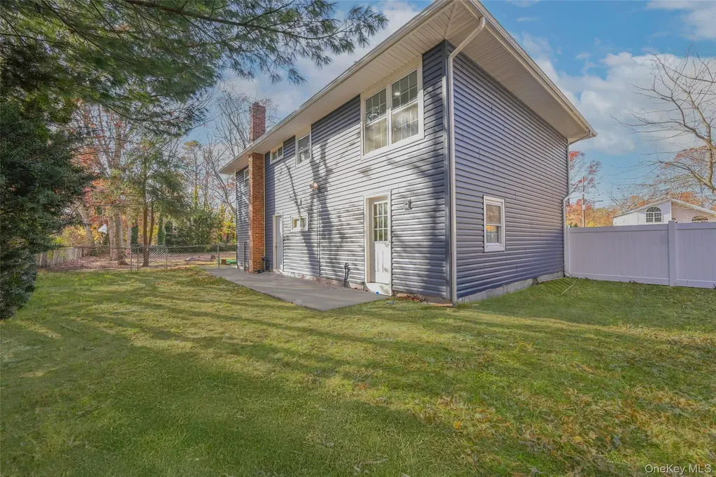 398 Glen Drive Shirley NY 11967