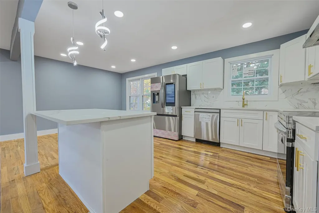 398 Glen Drive Shirley NY 11967