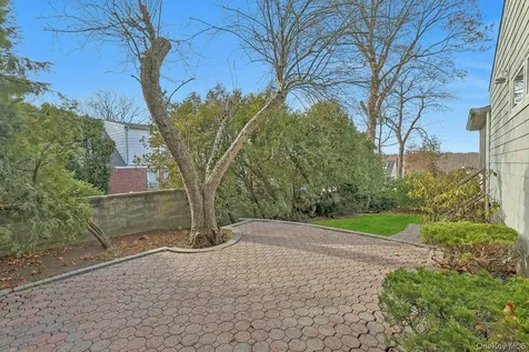 12 Cross Hill Road Eastchester NY 10709