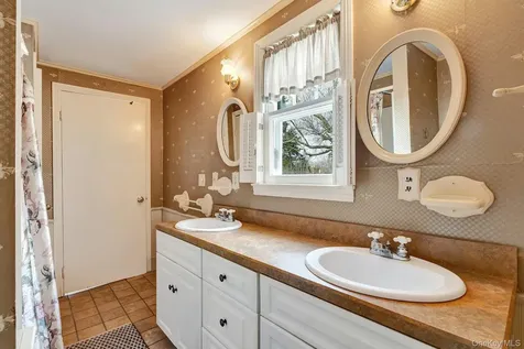 1760 Albertson Lane Greenport NY 11944