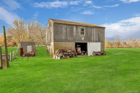 1760 Albertson Lane Greenport NY 11944