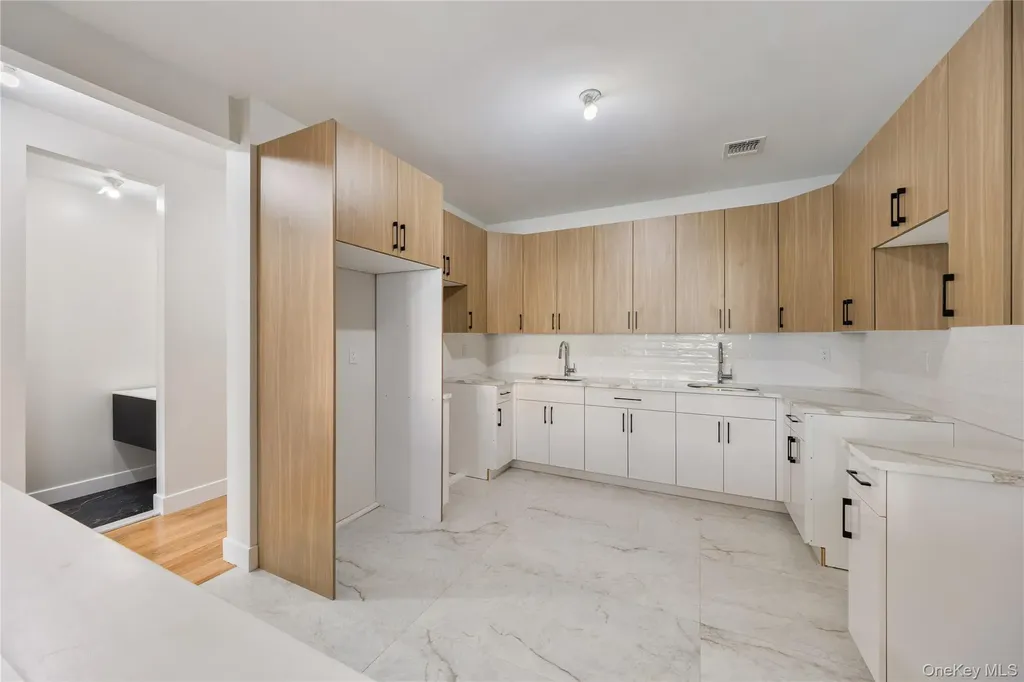 17 Lazer Court Spring Valley NY 10977