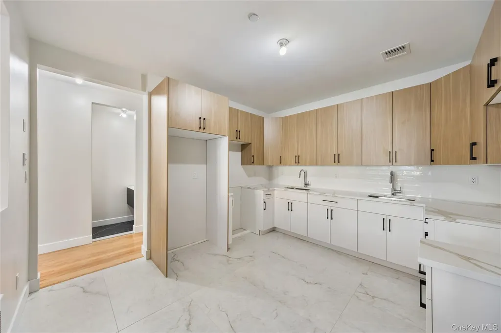 17 Lazer Court Spring Valley NY 10977