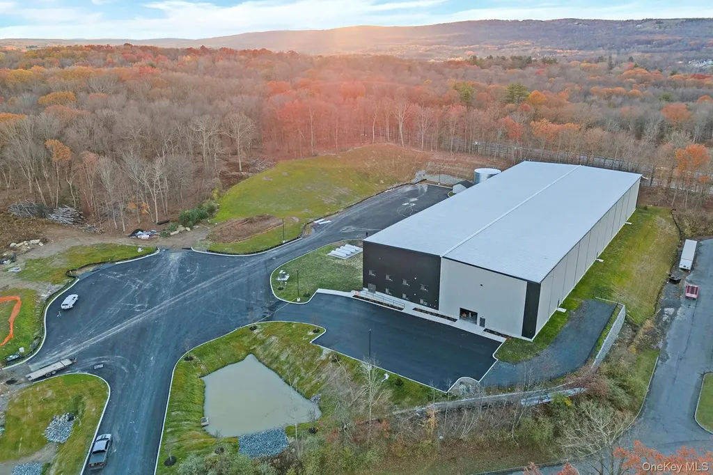 1 Distribution Drive Bloomingburg NY 12721