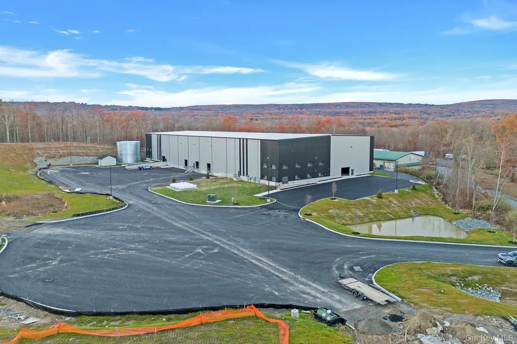 1 Distribution Drive Bloomingburg NY 12721
