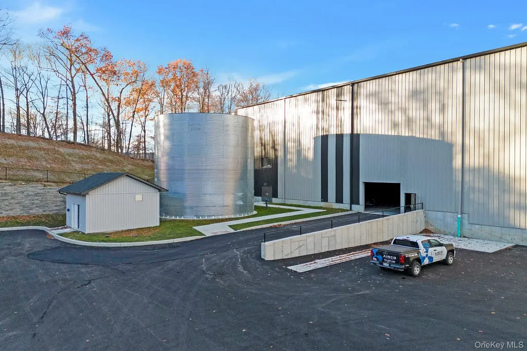1 Distribution Drive Bloomingburg NY 12721