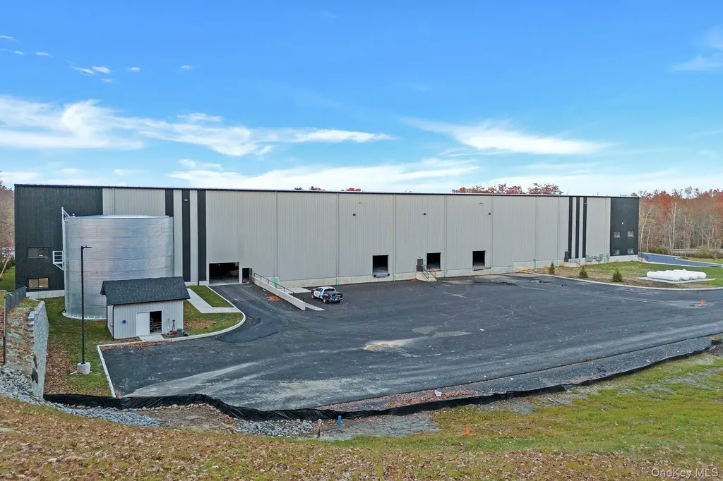 1 Distribution Drive Bloomingburg NY 12721