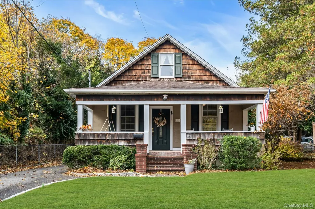 24 Elm Avenue Smithtown NY 11787