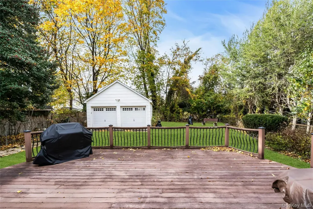 24 Elm Avenue Smithtown NY 11787