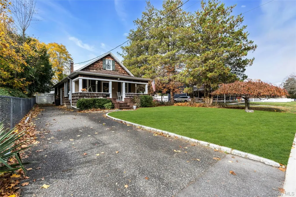 24 Elm Avenue Smithtown NY 11787