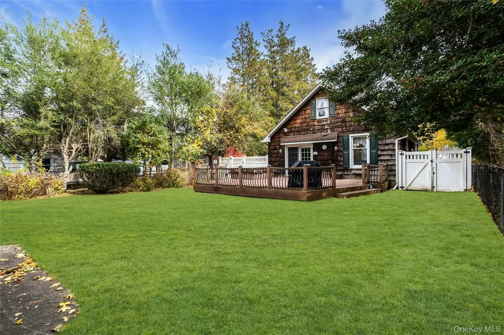 24 Elm Avenue Smithtown NY 11787