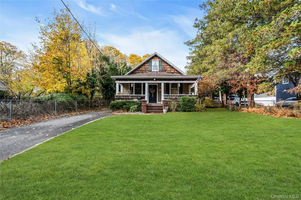 24 Elm Avenue Smithtown NY 11787