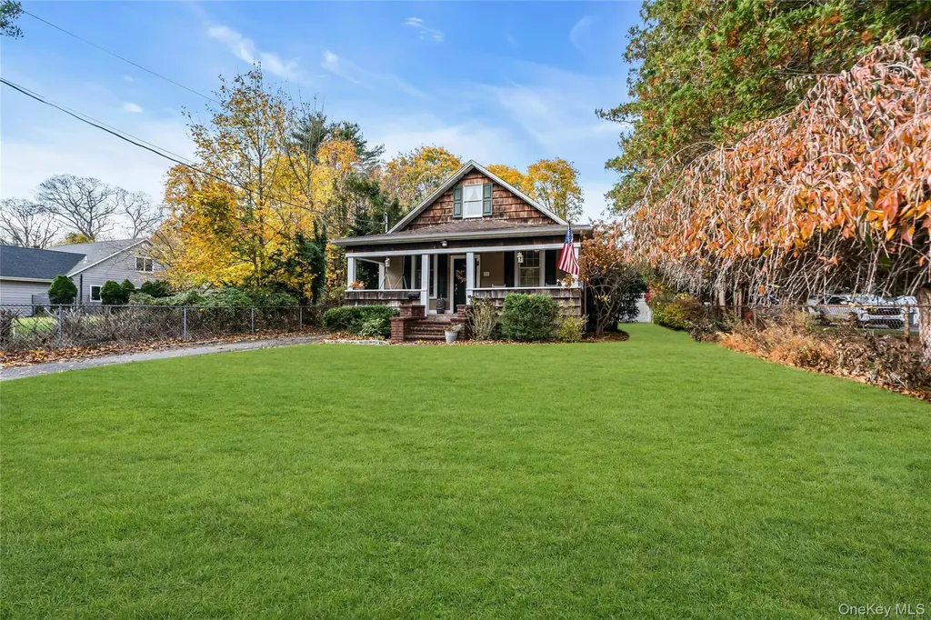24 Elm Avenue Smithtown NY 11787