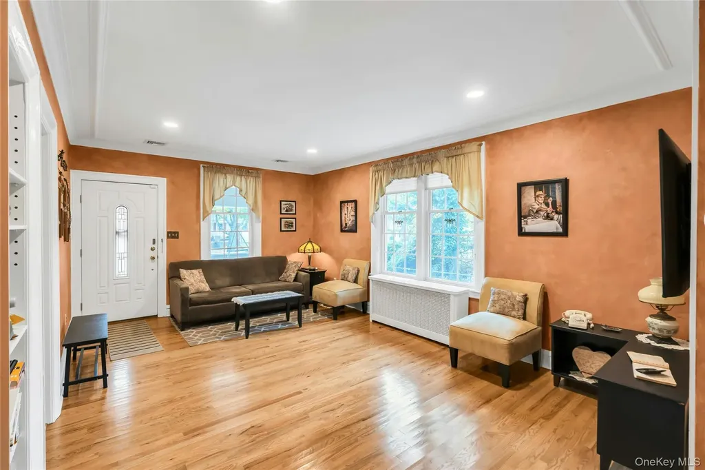 24 Elm Avenue Smithtown NY 11787
