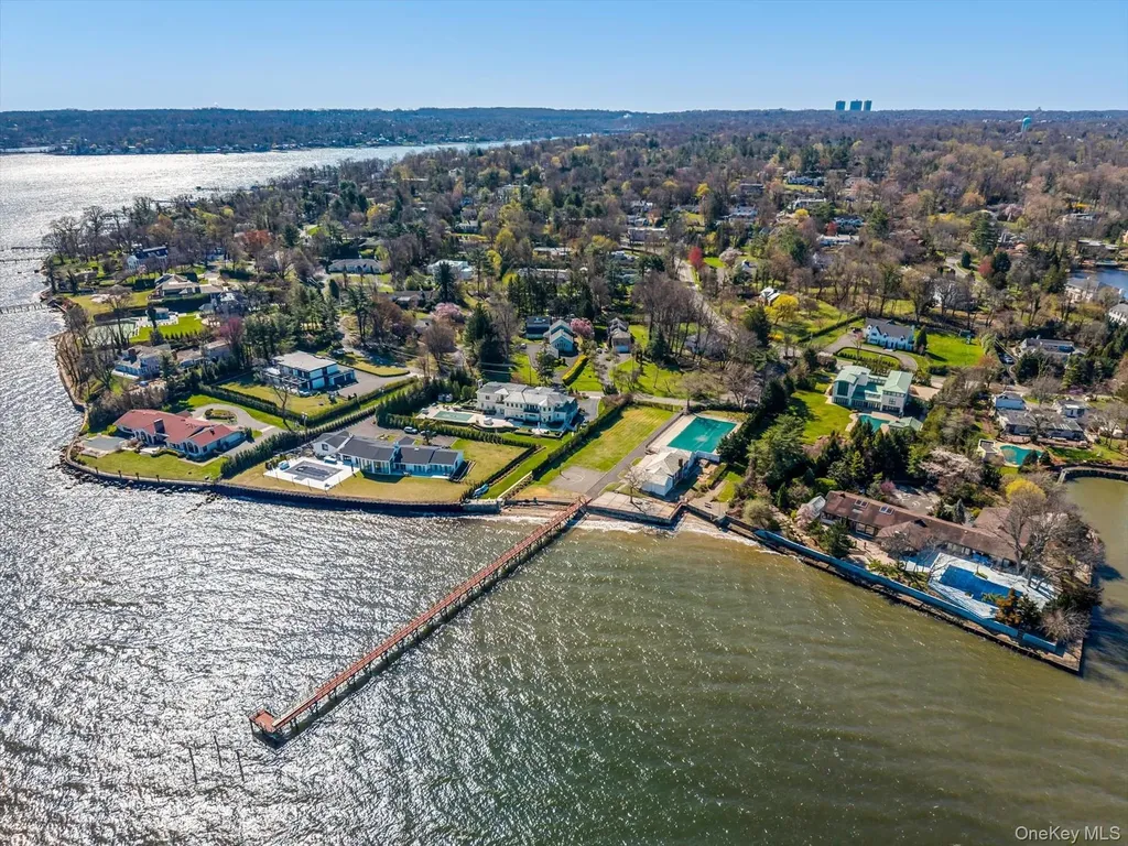 33 Harbour Road Great Neck NY 11024