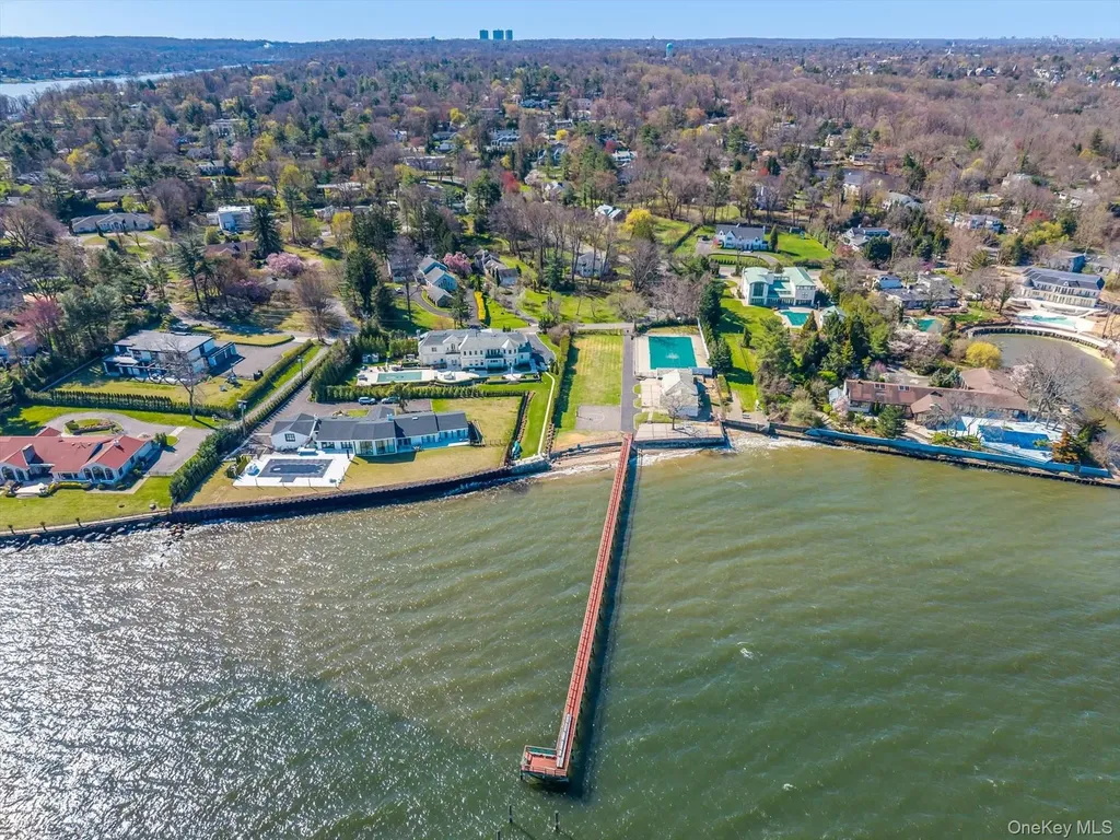 33 Harbour Road Great Neck NY 11024