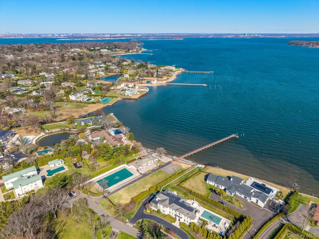 33 Harbour Road Great Neck NY 11024