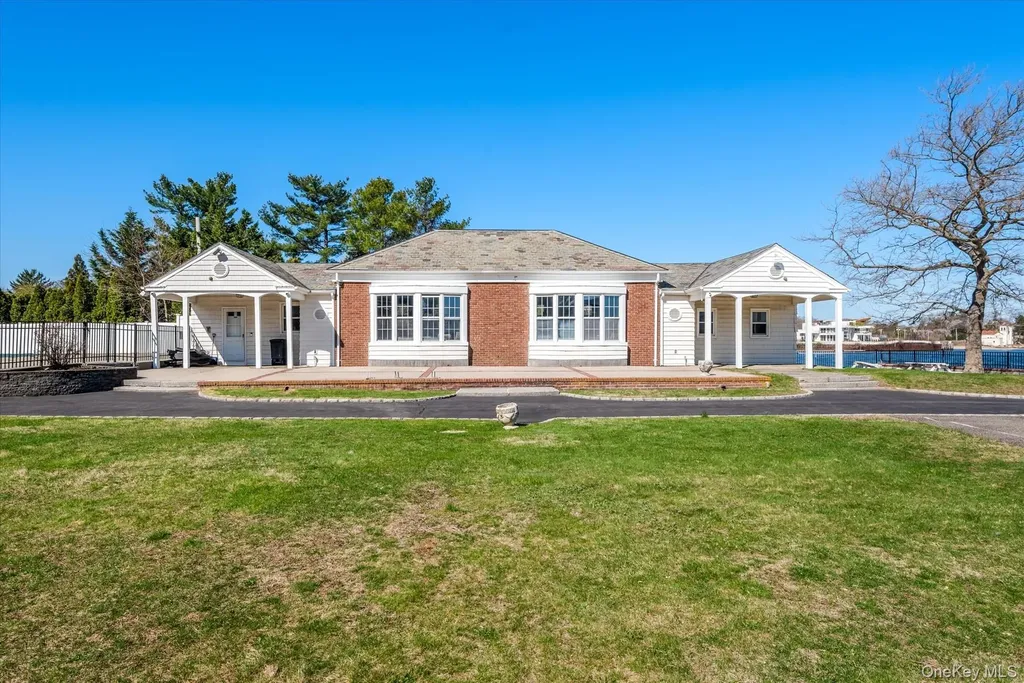 33 Harbour Road Great Neck NY 11024