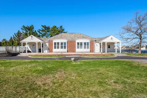 33 Harbour Road Great Neck NY 11024