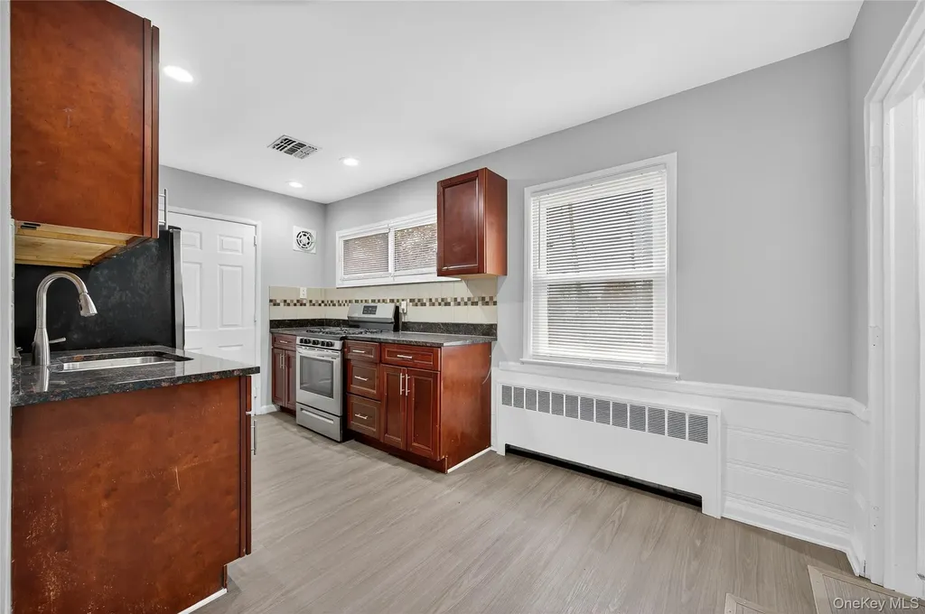 552 Old Country Road Plainview NY 11803