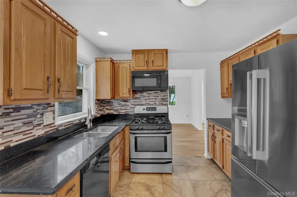 415 Pond Path East Setauket NY 11733