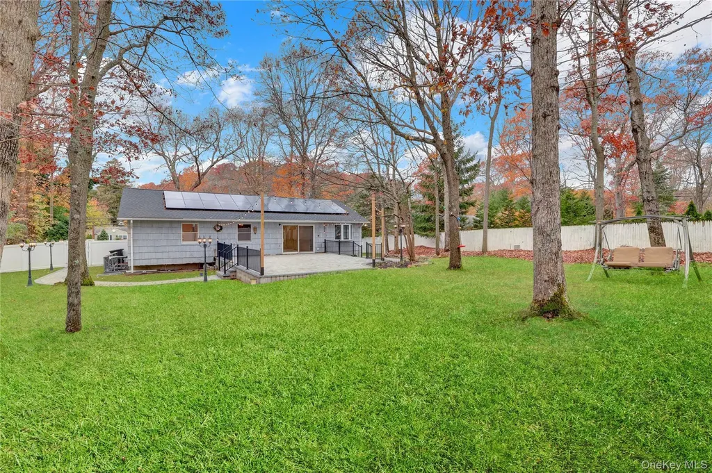 415 Pond Path East Setauket NY 11733