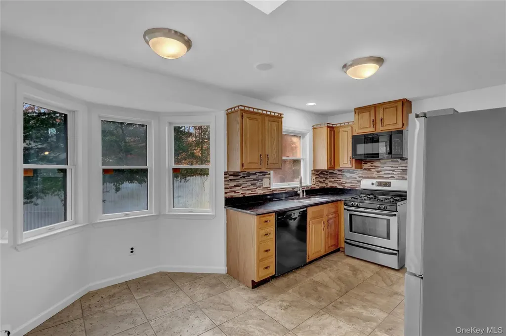 415 Pond Path East Setauket NY 11733