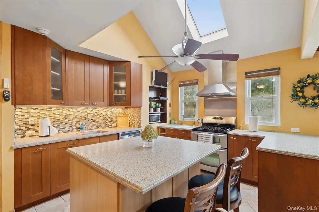 3 Meadowgrass Lane Southampton NY 11968