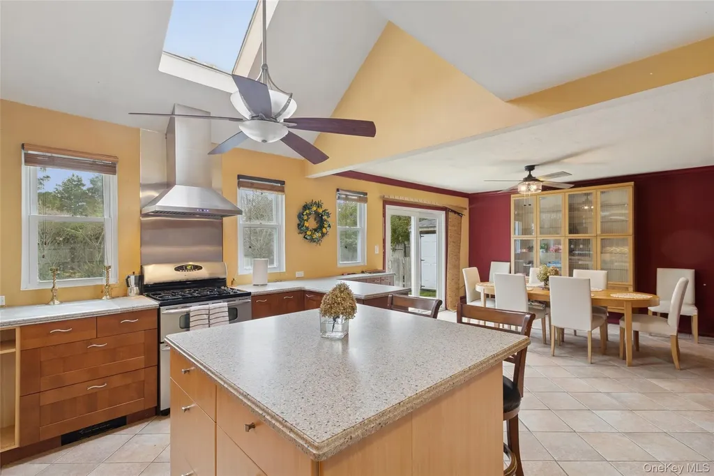 3 Meadowgrass Lane Southampton NY 11968
