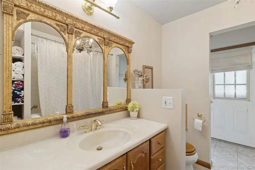3 Meadowgrass Lane Southampton NY 11968