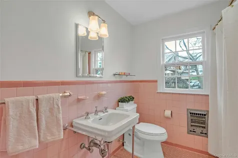 11 Beverly Place Larchmont NY 10538