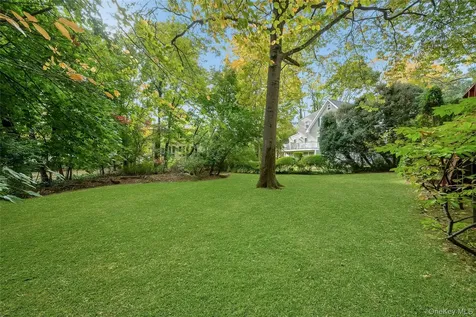 11 Beverly Place Larchmont NY 10538