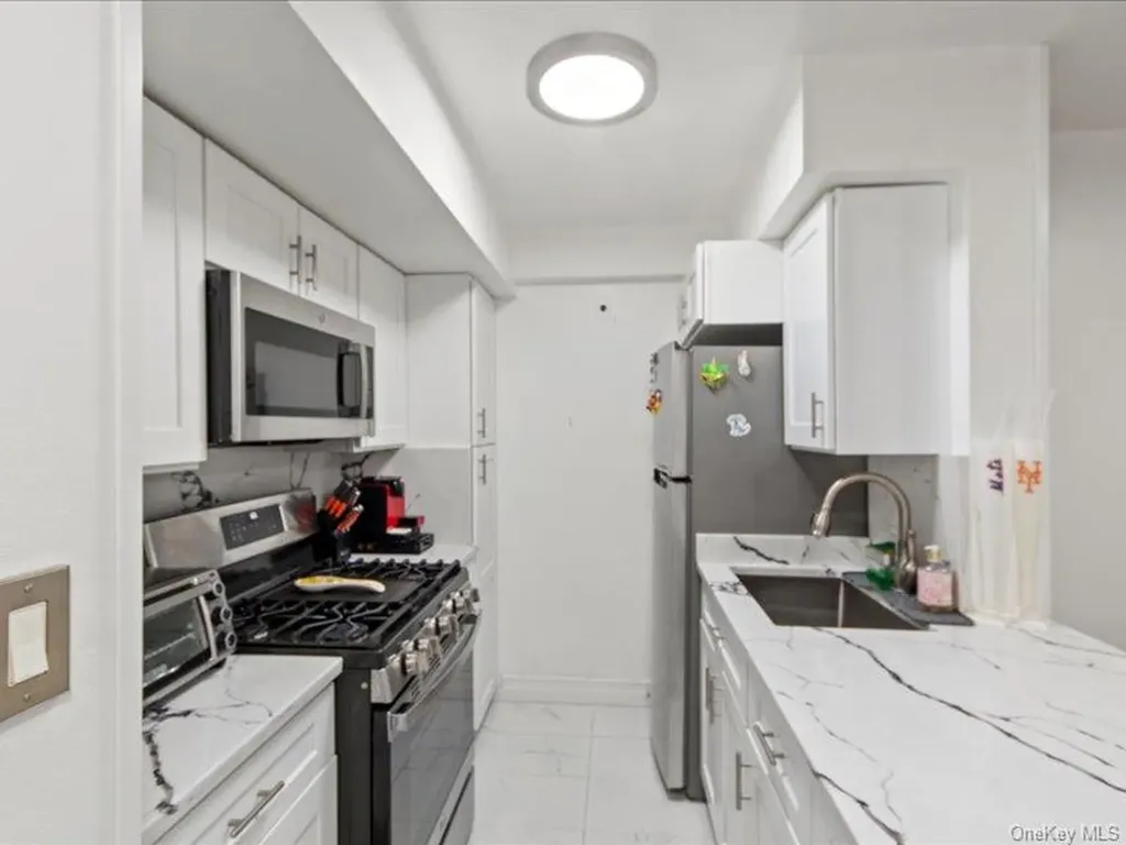 1910 S Pelham Parkway S Bronx NY 10461