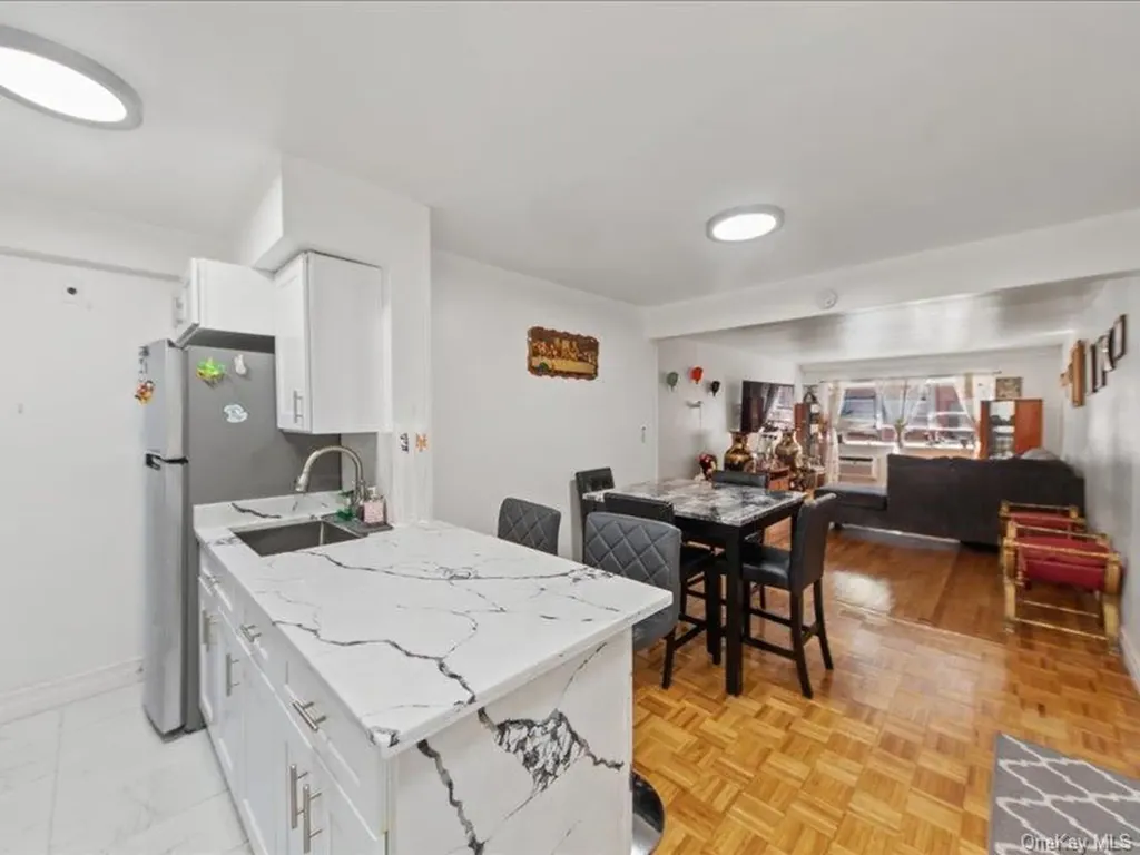 1910 S Pelham Parkway S Bronx NY 10461