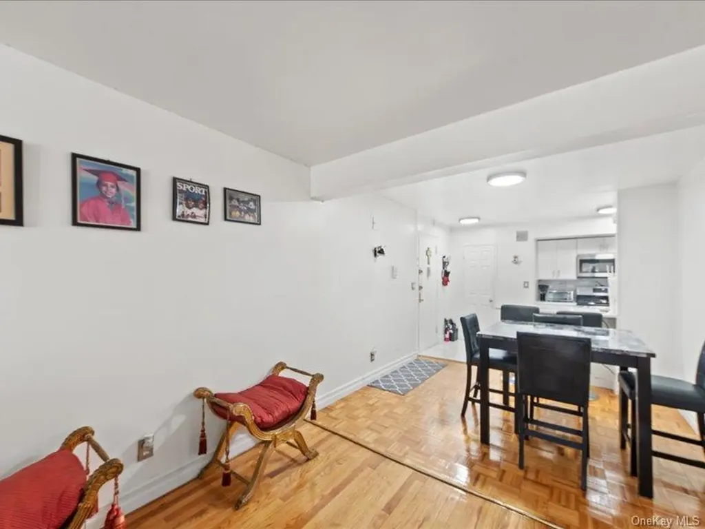1910 S Pelham Parkway S Bronx NY 10461