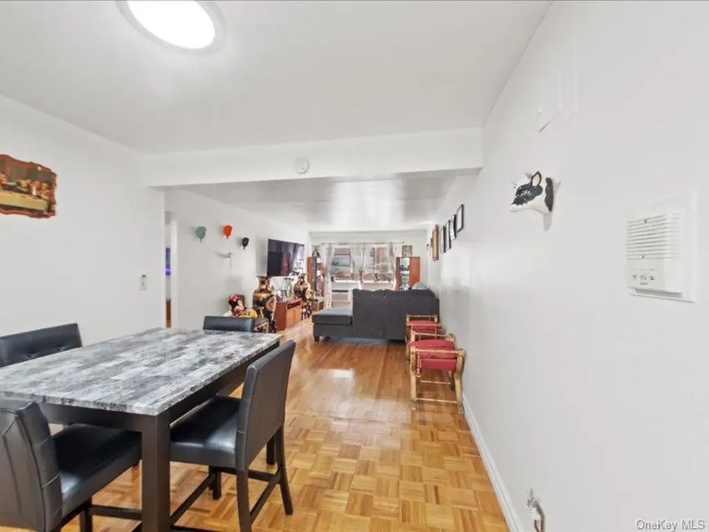 1910 S Pelham Parkway S Bronx NY 10461