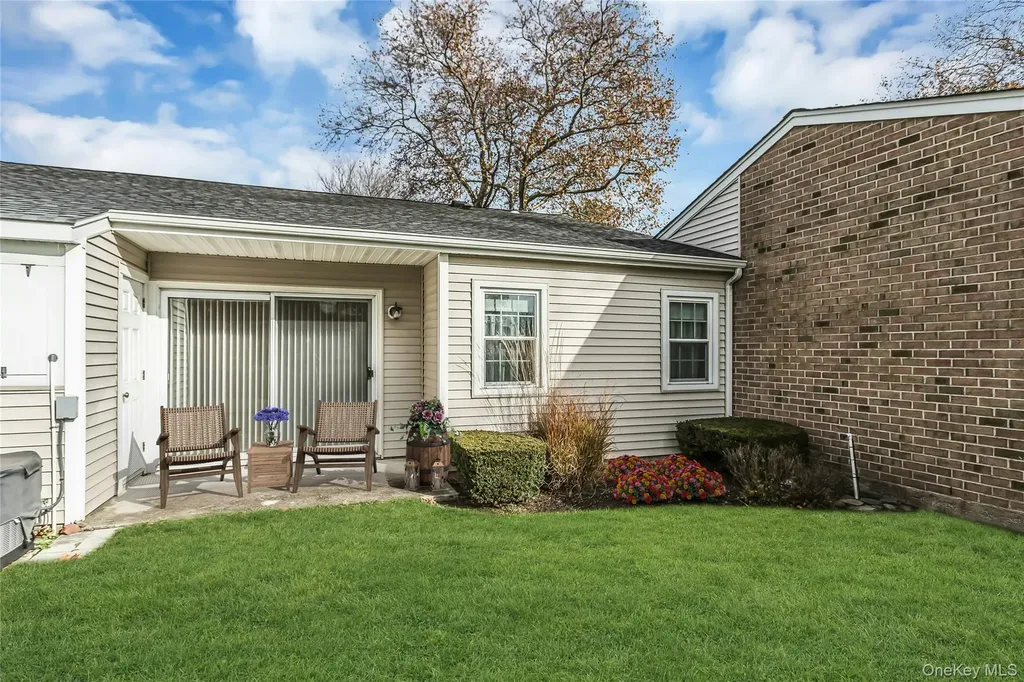 55 Harbor North Amityville NY 11701