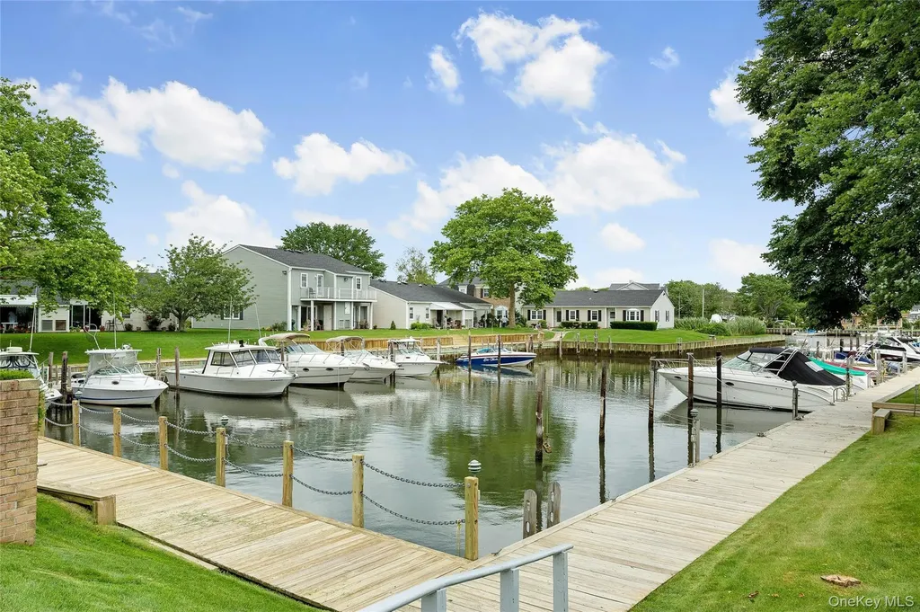 55 Harbor North Amityville NY 11701