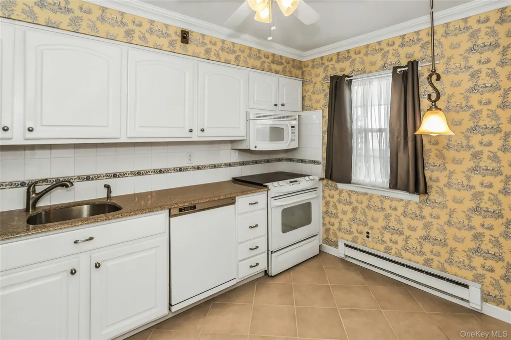 55 Harbor North Amityville NY 11701