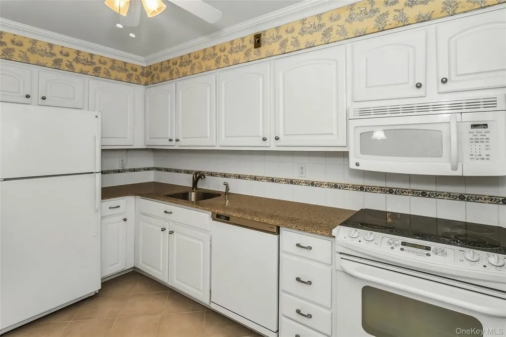 55 Harbor North Amityville NY 11701