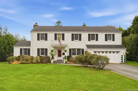 30 Lawrence Lane Bay Shore NY 11706