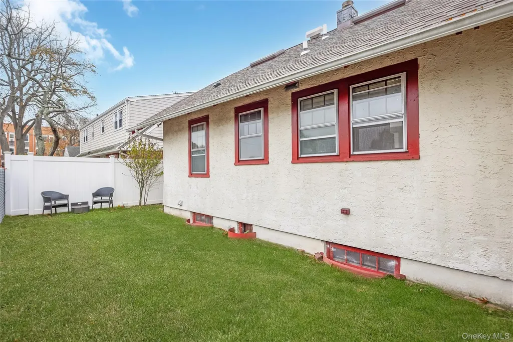 51 Castleton Court Oceanside NY 11572