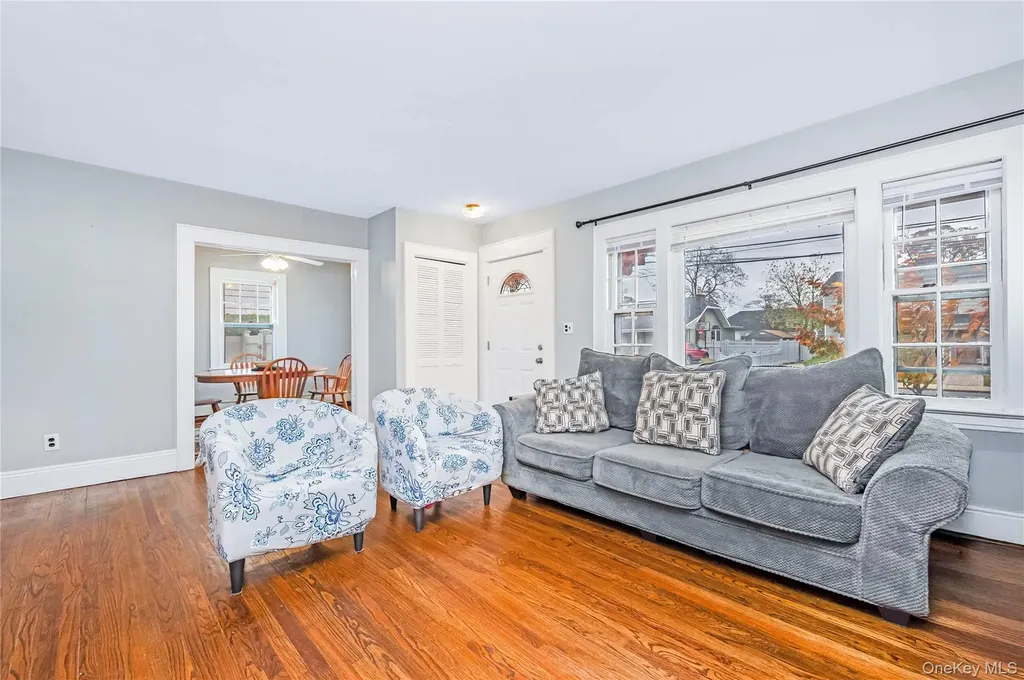 51 Castleton Court Oceanside NY 11572