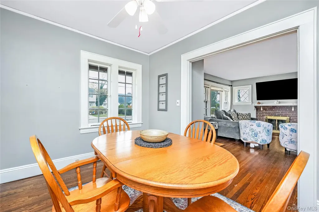 51 Castleton Court Oceanside NY 11572