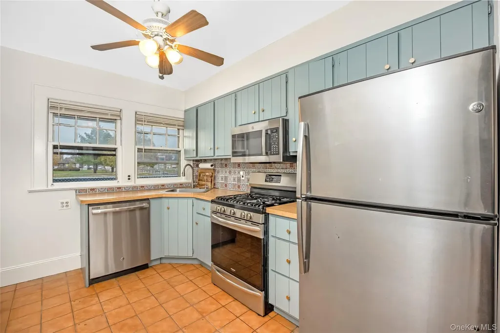51 Castleton Court Oceanside NY 11572