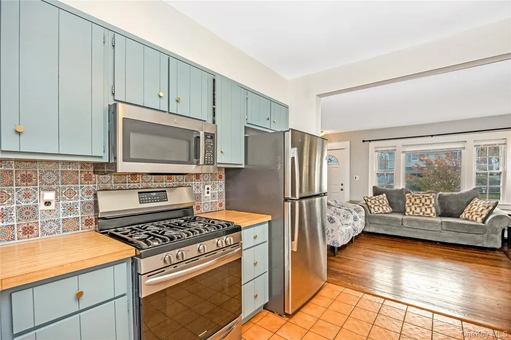 51 Castleton Court Oceanside NY 11572